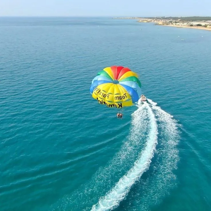 Parasailing gallery photo 1